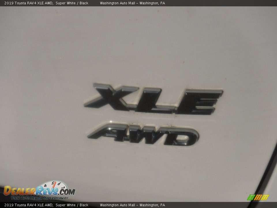 2019 Toyota RAV4 XLE AWD Super White / Black Photo #19
