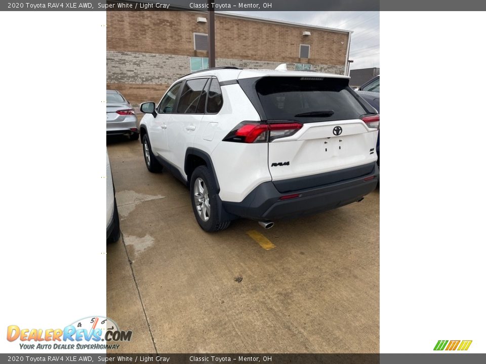 2020 Toyota RAV4 XLE AWD Super White / Light Gray Photo #2