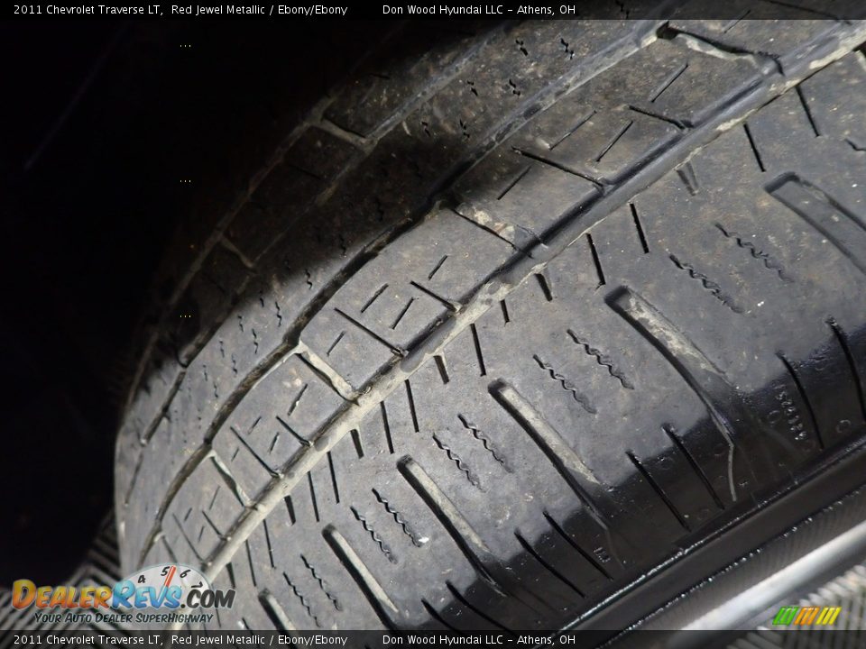 2011 Chevrolet Traverse LT Red Jewel Metallic / Ebony/Ebony Photo #16