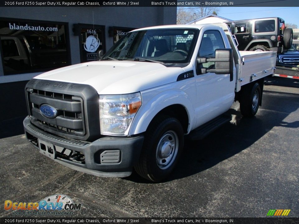 2016 Ford F250 Super Duty XL Regular Cab Chassis Oxford White / Steel Photo #2