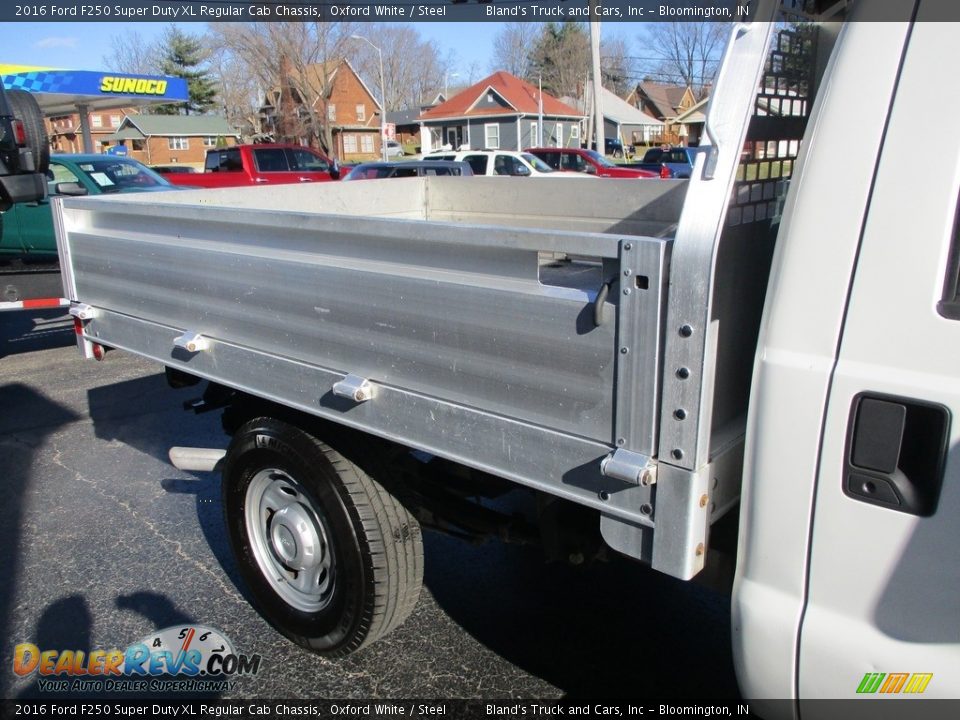 2016 Ford F250 Super Duty XL Regular Cab Chassis Oxford White / Steel Photo #16