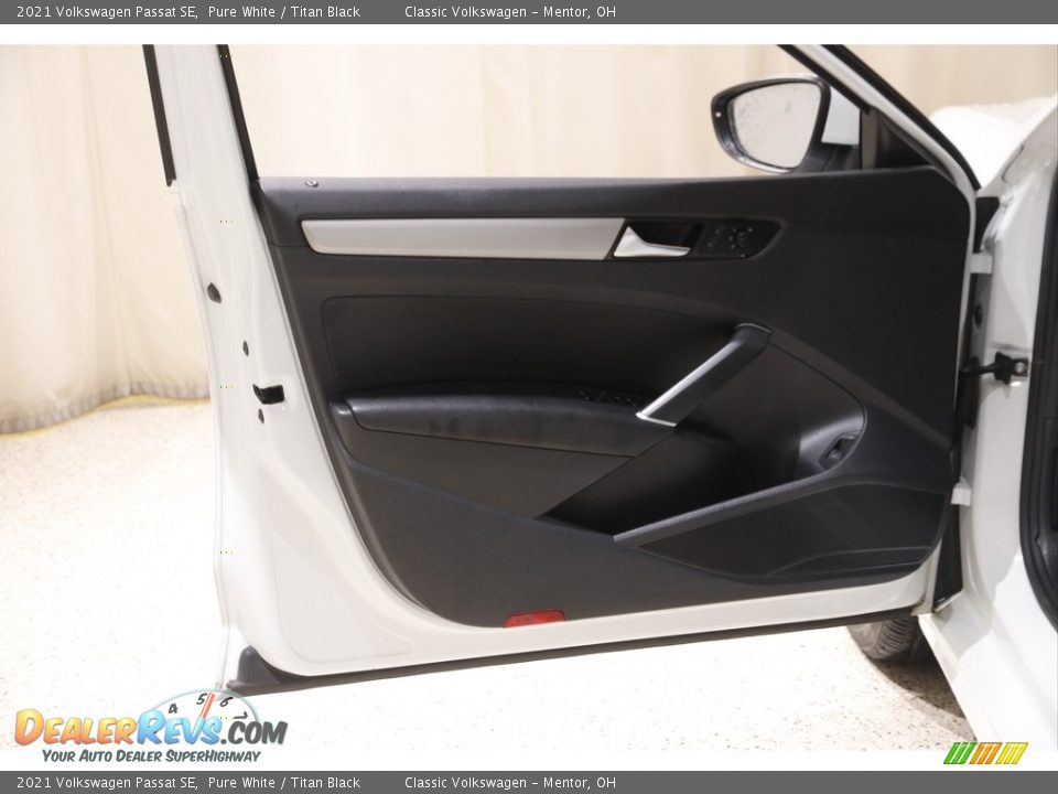 2021 Volkswagen Passat SE Pure White / Titan Black Photo #4
