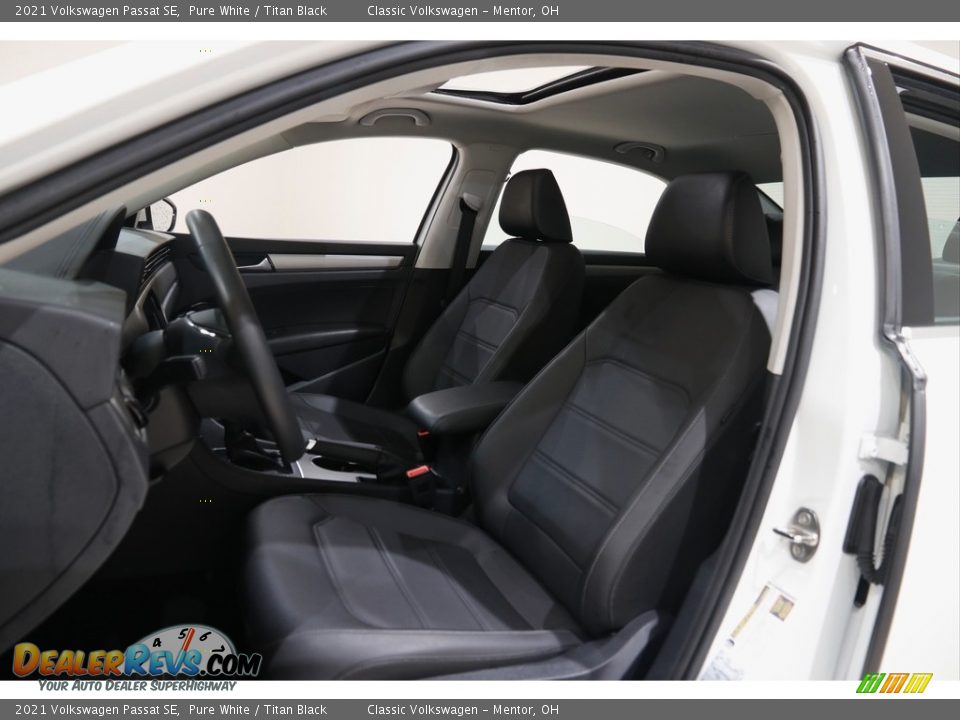2021 Volkswagen Passat SE Pure White / Titan Black Photo #5