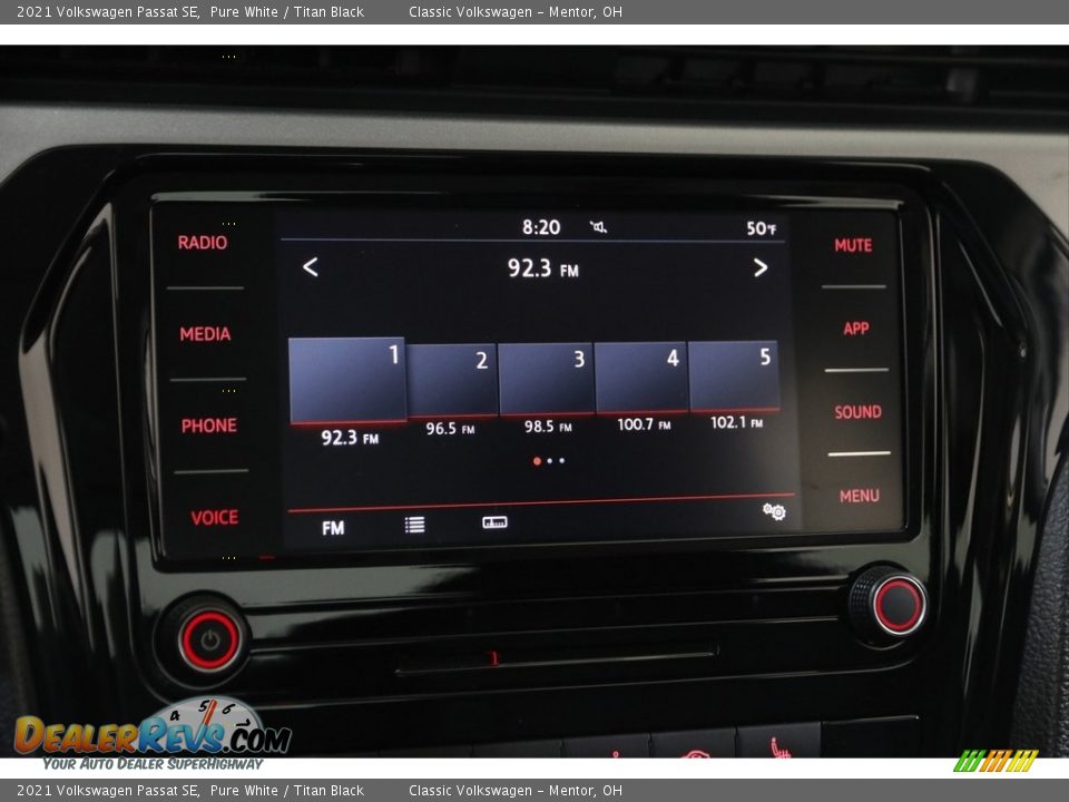 2021 Volkswagen Passat SE Pure White / Titan Black Photo #10