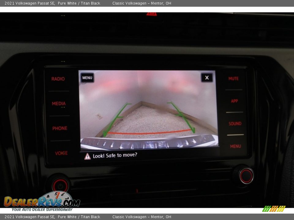 2021 Volkswagen Passat SE Pure White / Titan Black Photo #12