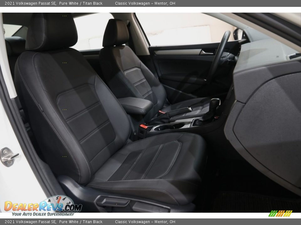 2021 Volkswagen Passat SE Pure White / Titan Black Photo #14