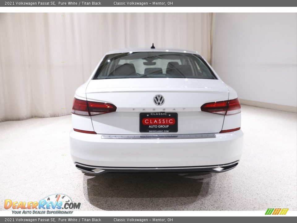 2021 Volkswagen Passat SE Pure White / Titan Black Photo #17