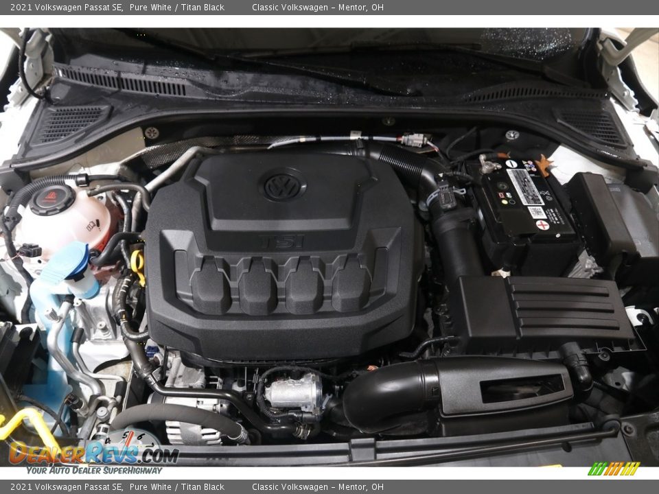 2021 Volkswagen Passat SE Pure White / Titan Black Photo #18