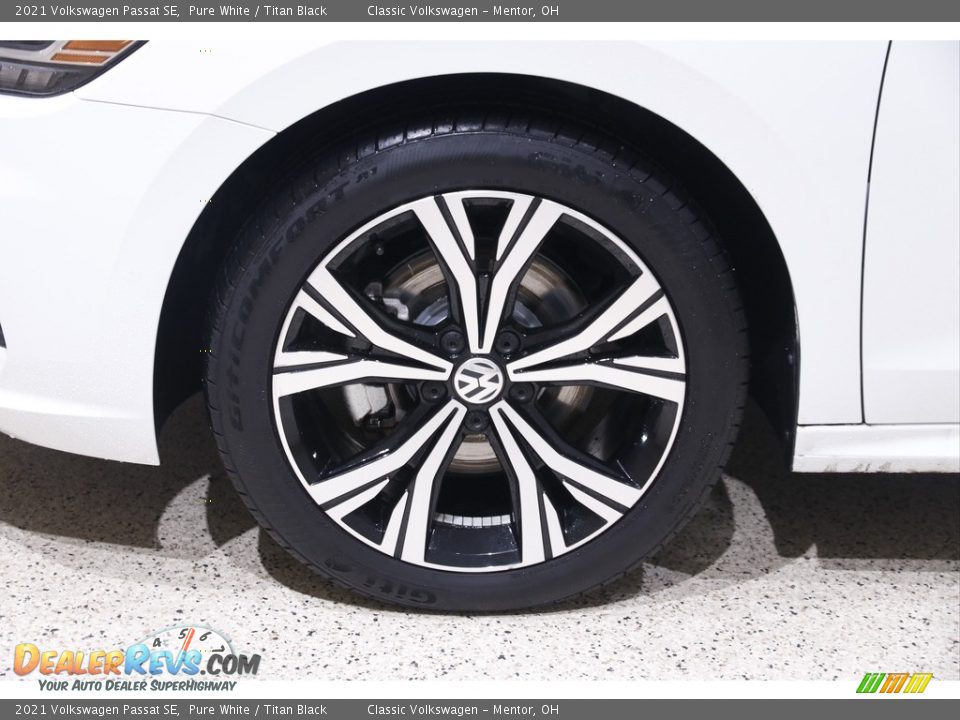 2021 Volkswagen Passat SE Pure White / Titan Black Photo #19