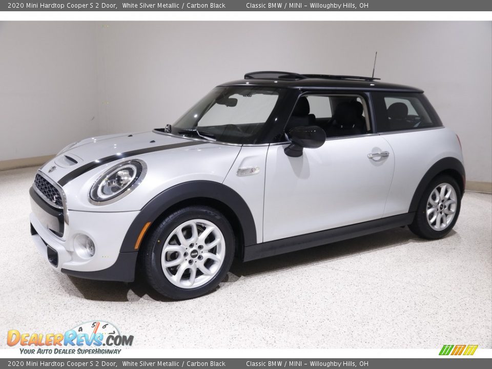 Front 3/4 View of 2020 Mini Hardtop Cooper S 2 Door Photo #3