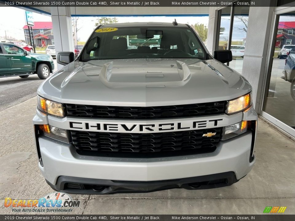 2019 Chevrolet Silverado 1500 Custom Double Cab 4WD Silver Ice Metallic / Jet Black Photo #3