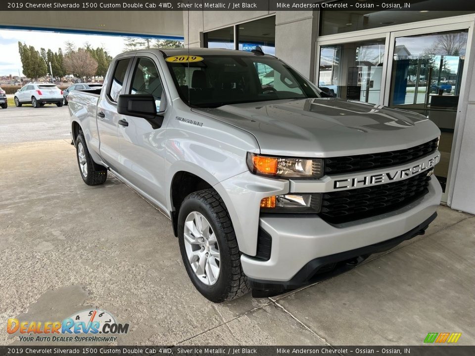 2019 Chevrolet Silverado 1500 Custom Double Cab 4WD Silver Ice Metallic / Jet Black Photo #5