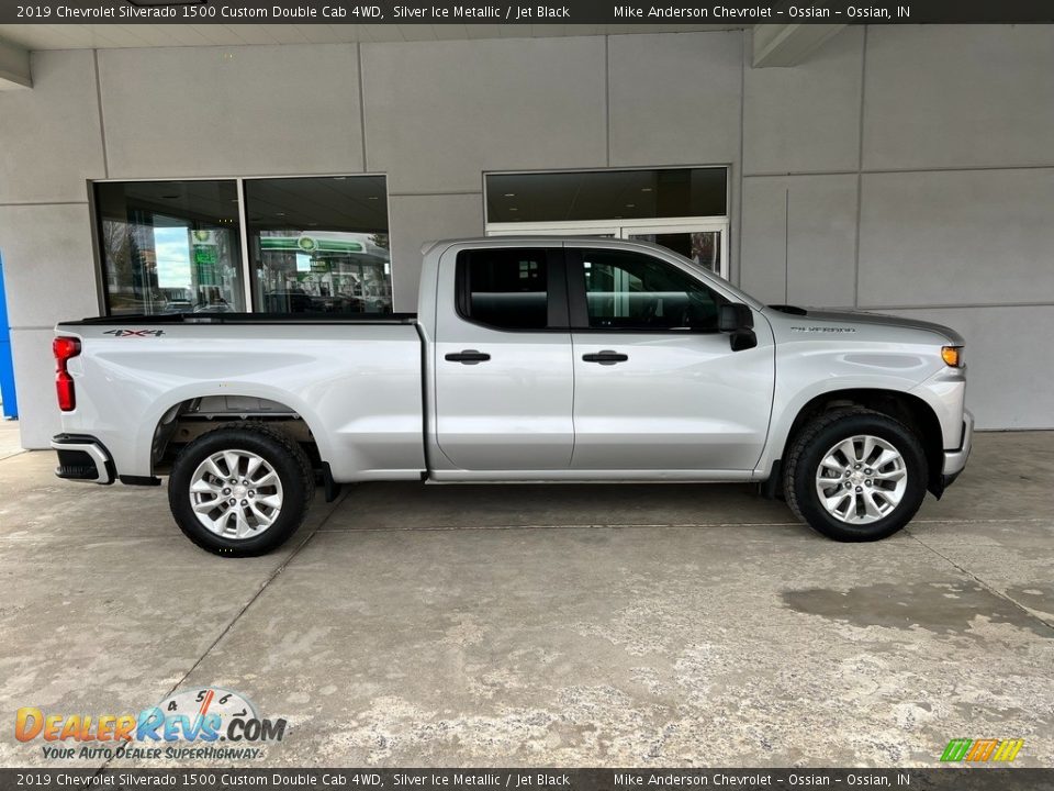 2019 Chevrolet Silverado 1500 Custom Double Cab 4WD Silver Ice Metallic / Jet Black Photo #6