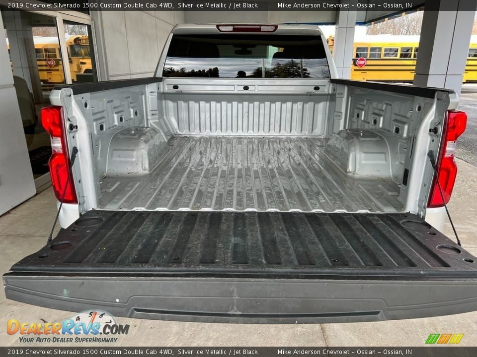 2019 Chevrolet Silverado 1500 Custom Double Cab 4WD Silver Ice Metallic / Jet Black Photo #9