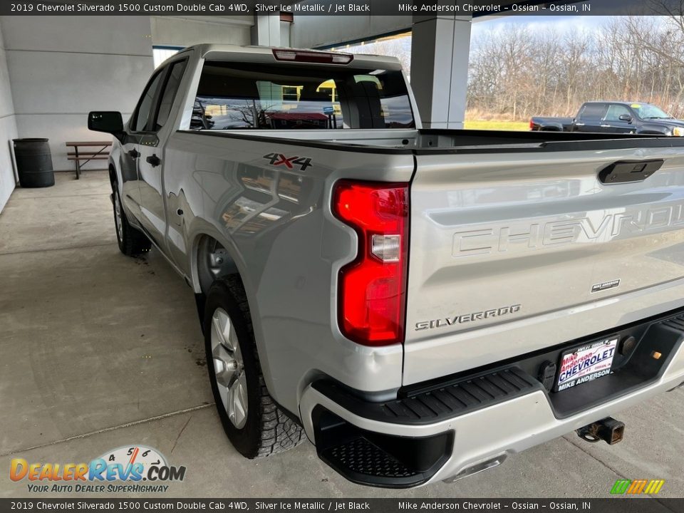 2019 Chevrolet Silverado 1500 Custom Double Cab 4WD Silver Ice Metallic / Jet Black Photo #10