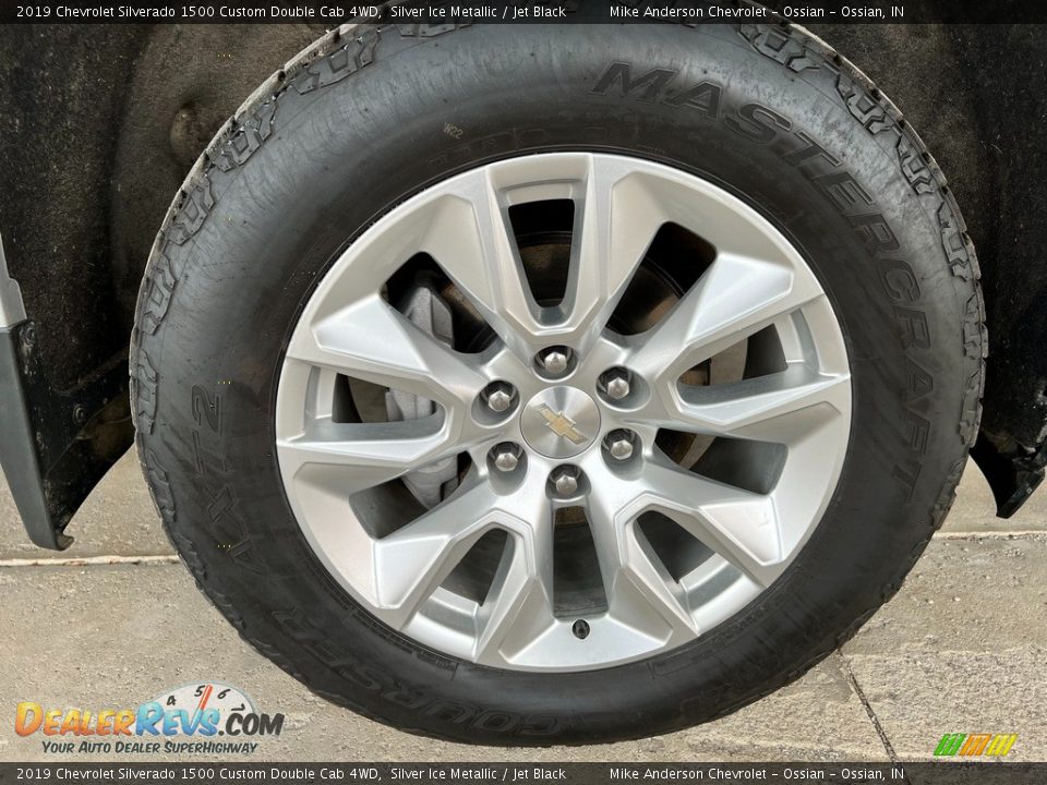2019 Chevrolet Silverado 1500 Custom Double Cab 4WD Silver Ice Metallic / Jet Black Photo #11