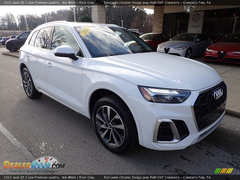 Front 3/4 View of 2022 Audi Q5 S Line Premium quattro Photo #2