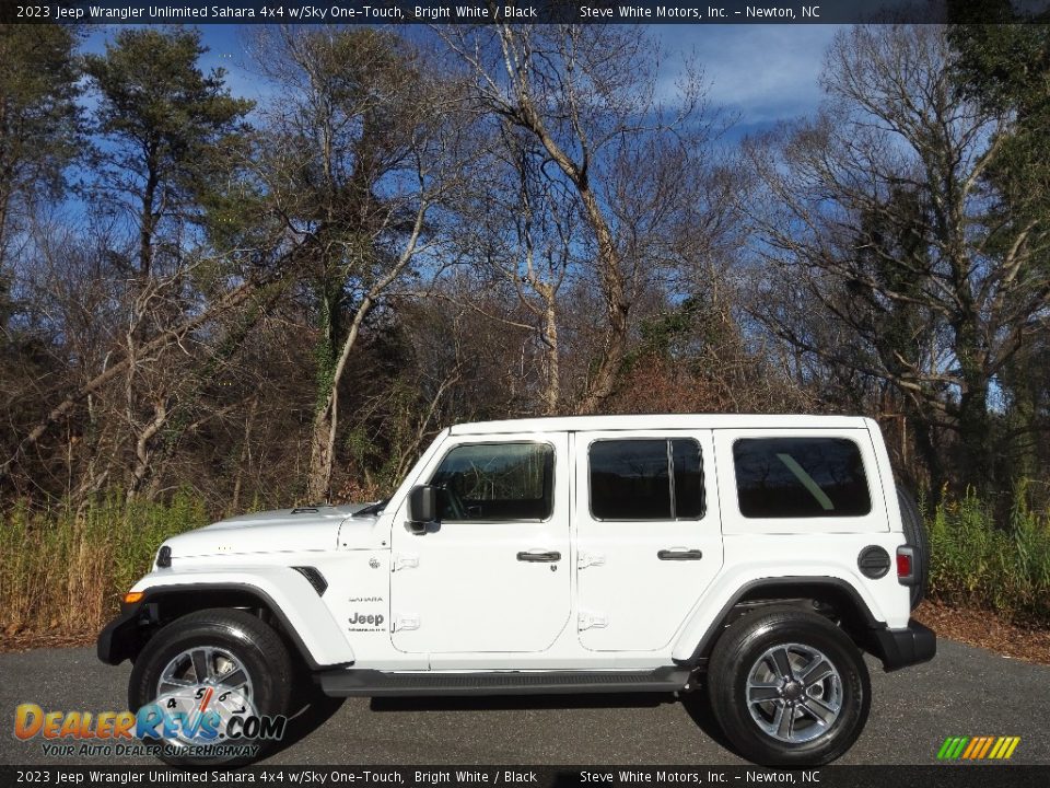 2023 Jeep Wrangler Unlimited Sahara 4x4 w/Sky One-Touch Bright White / Black Photo #1