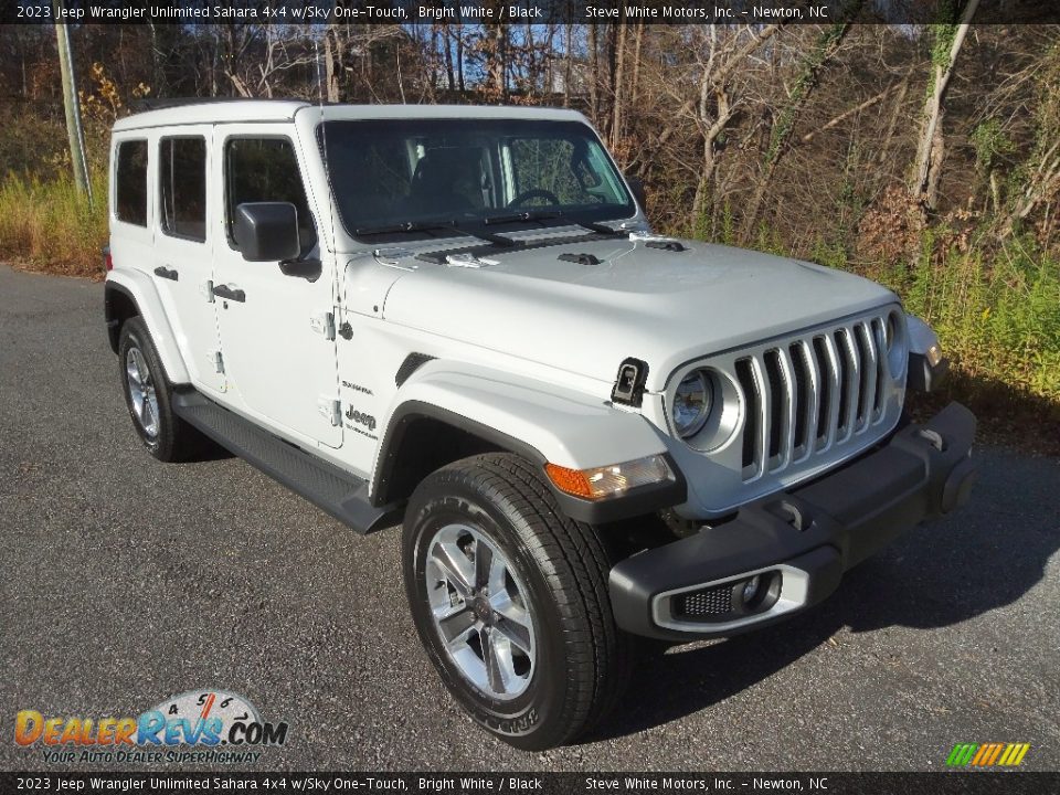 2023 Jeep Wrangler Unlimited Sahara 4x4 w/Sky One-Touch Bright White / Black Photo #4