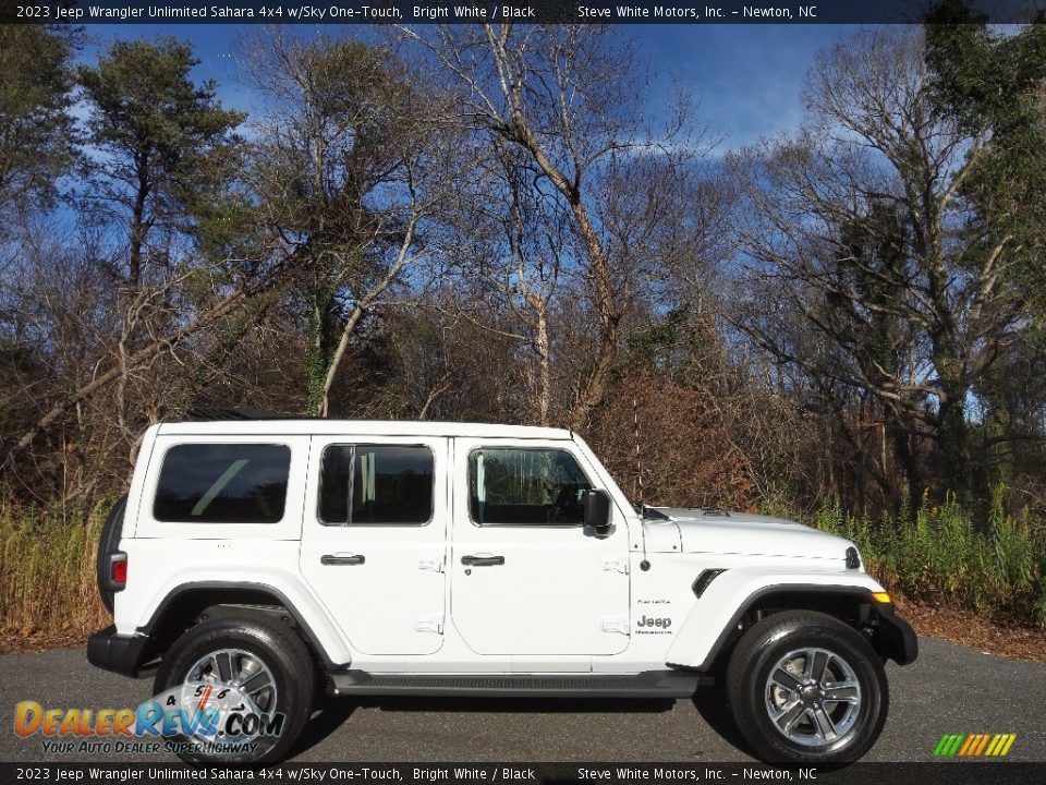 2023 Jeep Wrangler Unlimited Sahara 4x4 w/Sky One-Touch Bright White / Black Photo #5