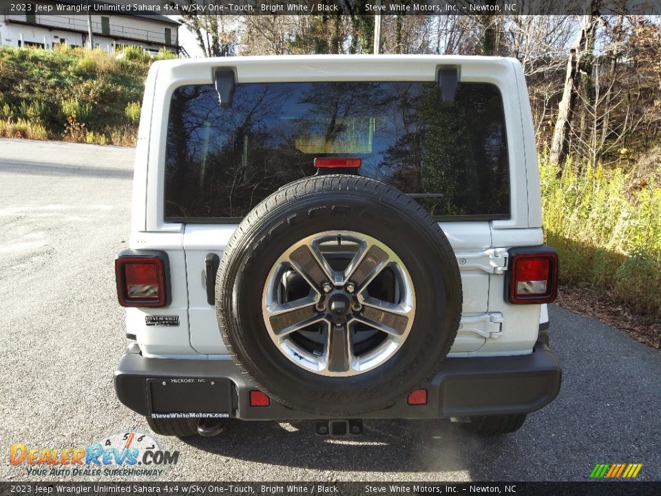 2023 Jeep Wrangler Unlimited Sahara 4x4 w/Sky One-Touch Bright White / Black Photo #7