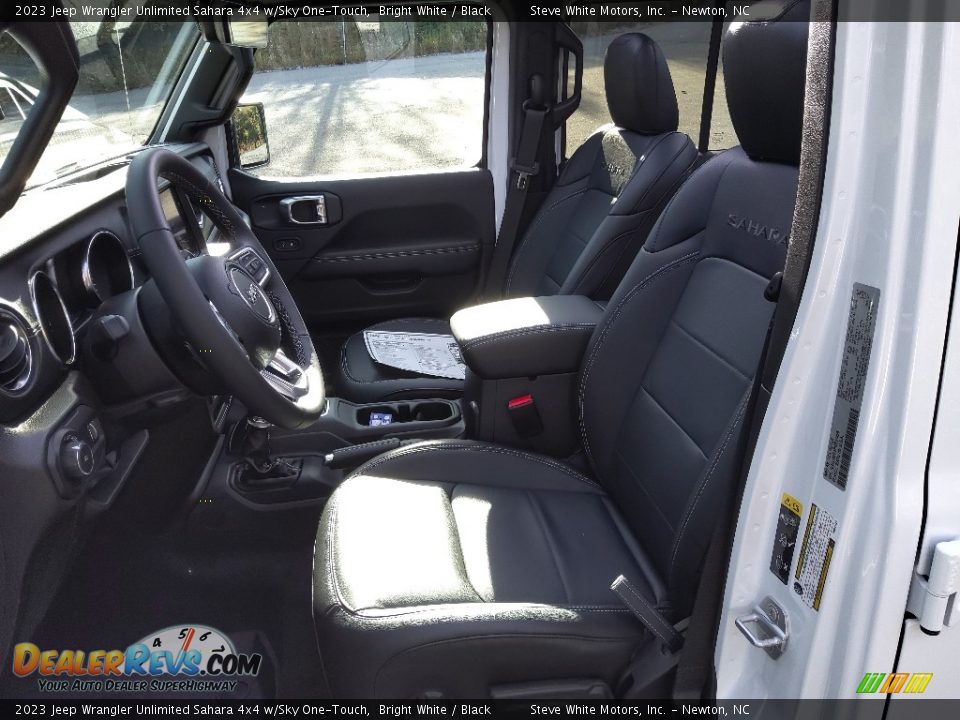 2023 Jeep Wrangler Unlimited Sahara 4x4 w/Sky One-Touch Bright White / Black Photo #11