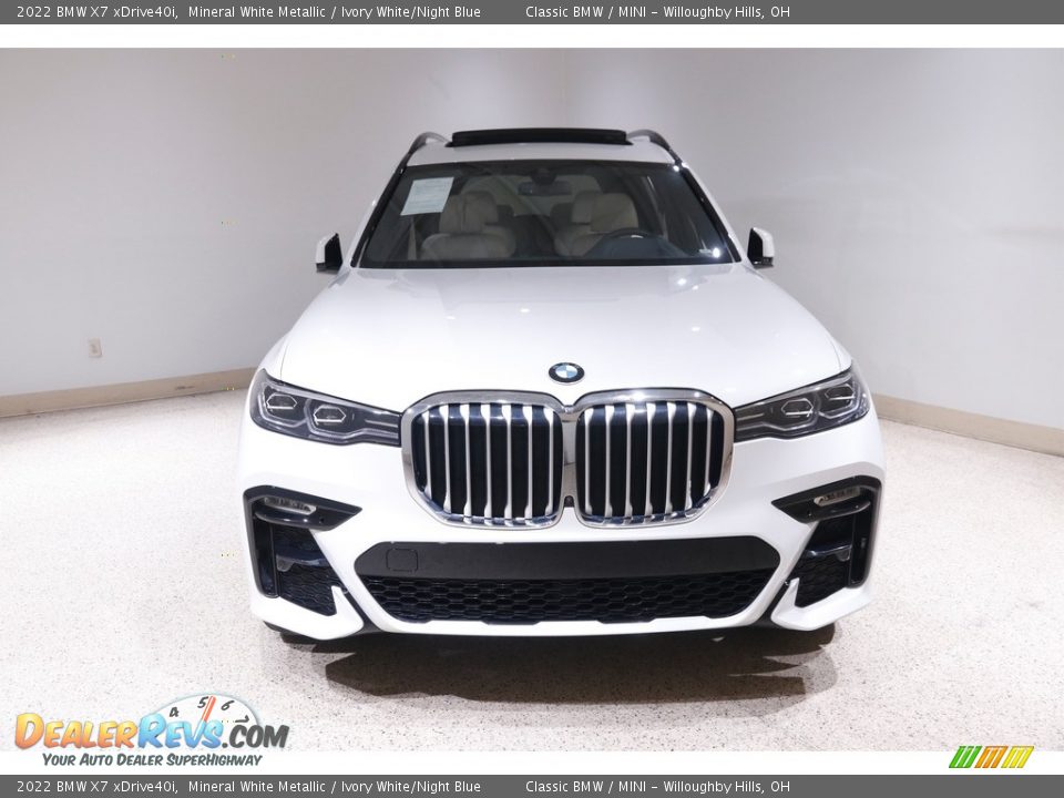 2022 BMW X7 xDrive40i Mineral White Metallic / Ivory White/Night Blue Photo #2