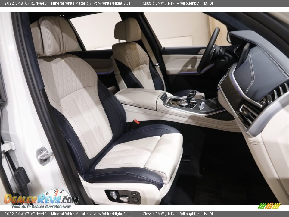 Ivory White/Night Blue Interior - 2022 BMW X7 xDrive40i Photo #21