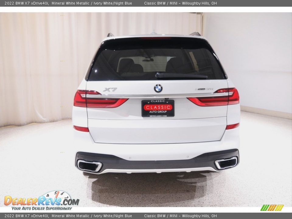 2022 BMW X7 xDrive40i Mineral White Metallic / Ivory White/Night Blue Photo #25