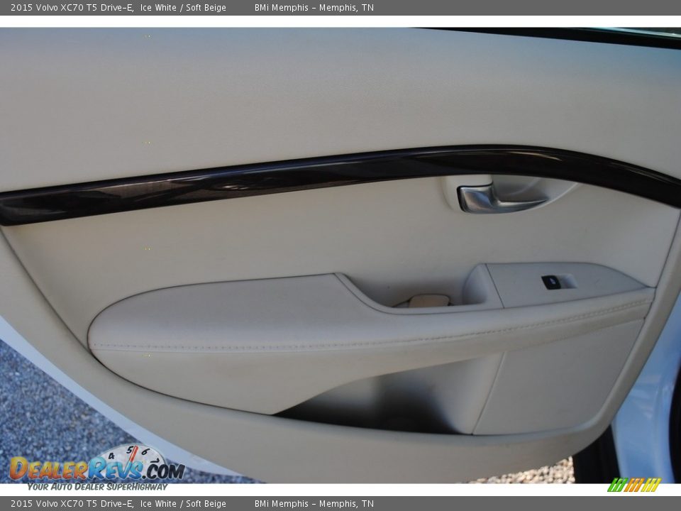 Door Panel of 2015 Volvo XC70 T5 Drive-E Photo #20