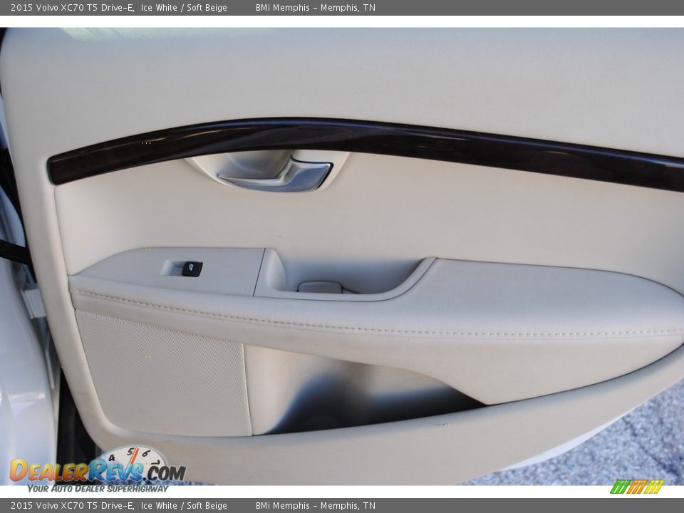 Door Panel of 2015 Volvo XC70 T5 Drive-E Photo #24