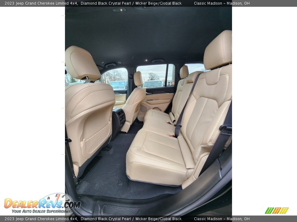 2023 Jeep Grand Cherokee Limited 4x4 Diamond Black Crystal Pearl / Wicker Beige/Global Black Photo #3