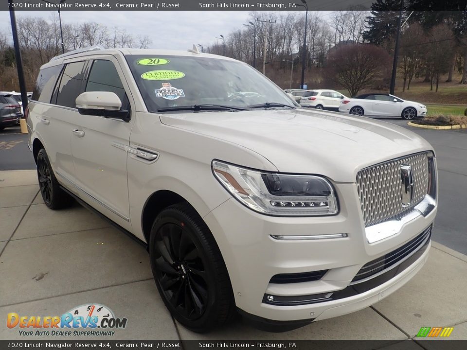 Front 3/4 View of 2020 Lincoln Navigator Reserve 4x4 Photo #8