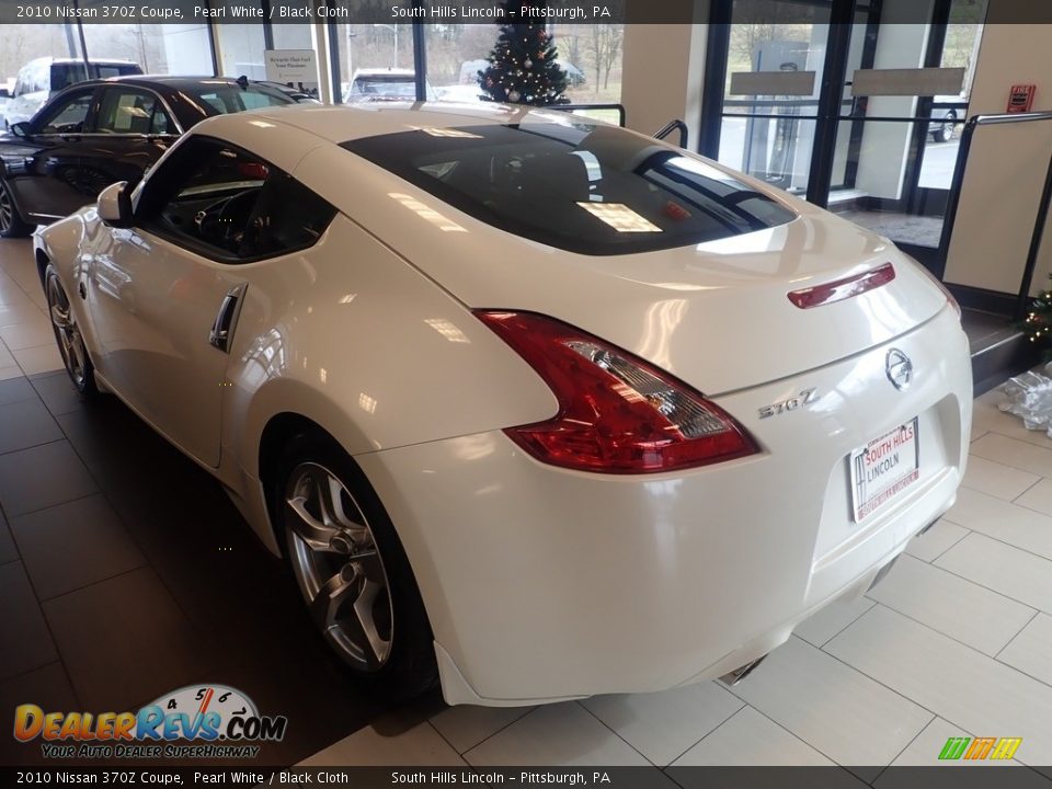 2010 Nissan 370Z Coupe Pearl White / Black Cloth Photo #2