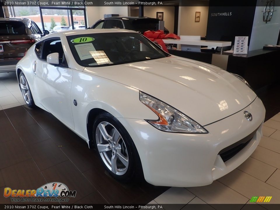 Front 3/4 View of 2010 Nissan 370Z Coupe Photo #5