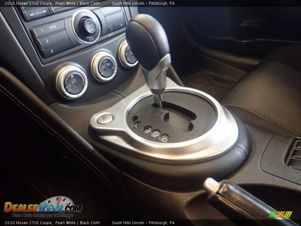 2010 Nissan 370Z Coupe Shifter Photo #15