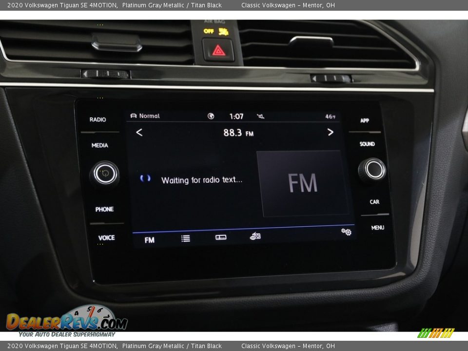 Controls of 2020 Volkswagen Tiguan SE 4MOTION Photo #10
