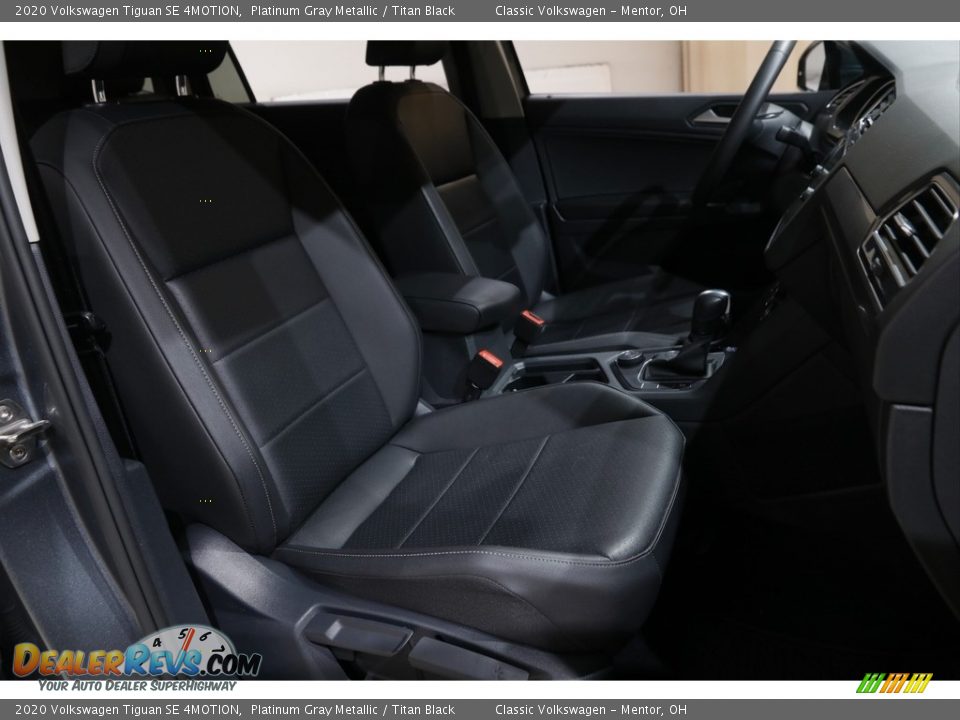 Front Seat of 2020 Volkswagen Tiguan SE 4MOTION Photo #15