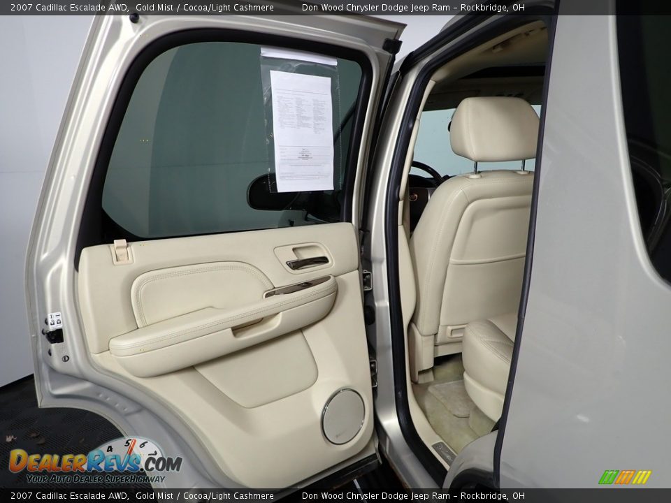 2007 Cadillac Escalade AWD Gold Mist / Cocoa/Light Cashmere Photo #26