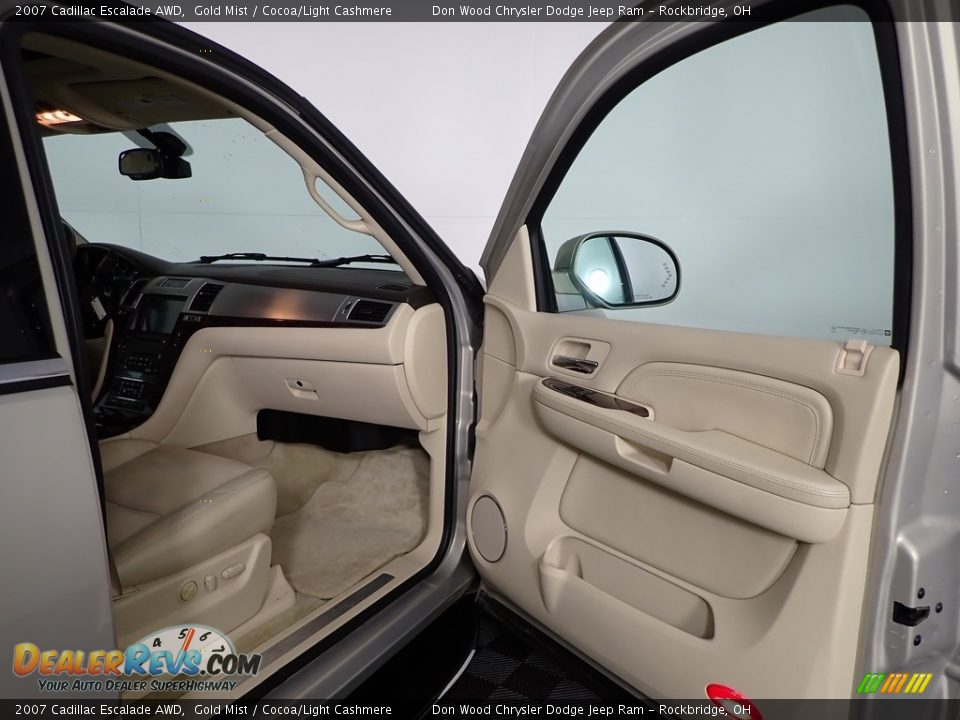 2007 Cadillac Escalade AWD Gold Mist / Cocoa/Light Cashmere Photo #31