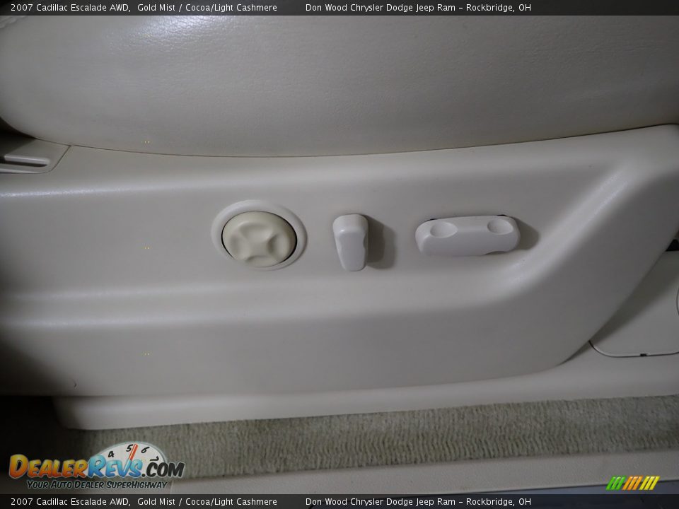 2007 Cadillac Escalade AWD Gold Mist / Cocoa/Light Cashmere Photo #33