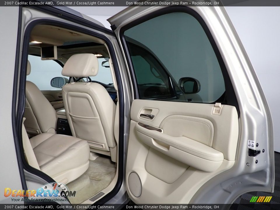 2007 Cadillac Escalade AWD Gold Mist / Cocoa/Light Cashmere Photo #34