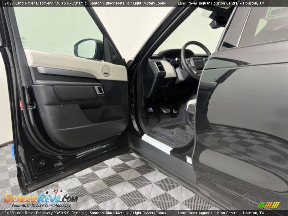 2023 Land Rover Discovery P360 S R-Dynamic Santorini Black Metallic / Light Oyster/Ebony Photo #12