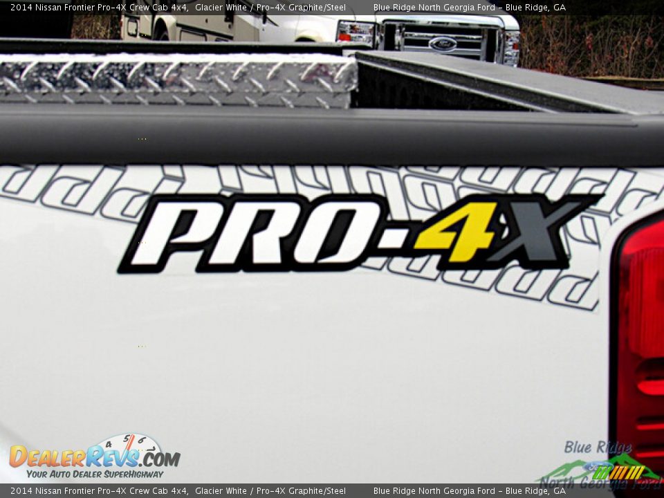 2014 Nissan Frontier Pro-4X Crew Cab 4x4 Glacier White / Pro-4X Graphite/Steel Photo #28