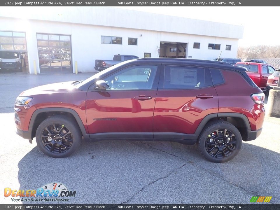 2022 Jeep Compass Altitude 4x4 Velvet Red Pearl / Black Photo #2