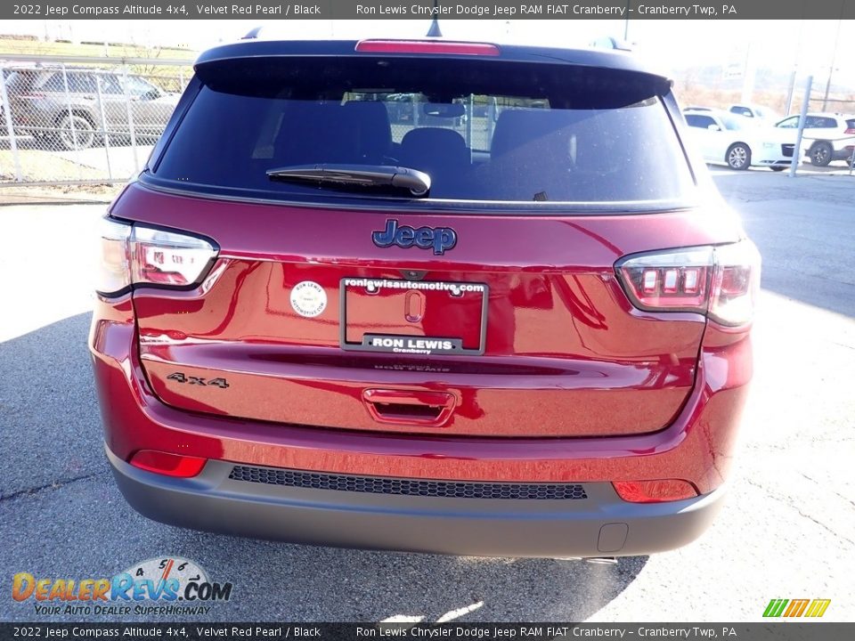 2022 Jeep Compass Altitude 4x4 Velvet Red Pearl / Black Photo #4