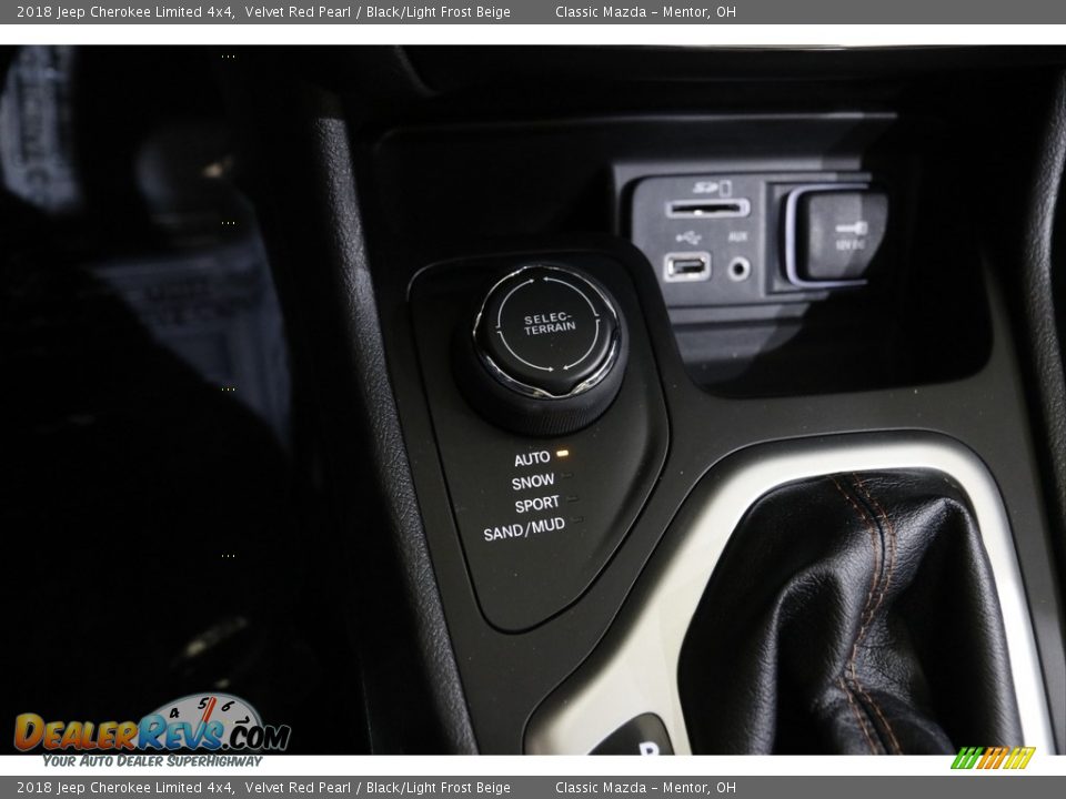 2018 Jeep Cherokee Limited 4x4 Velvet Red Pearl / Black/Light Frost Beige Photo #18