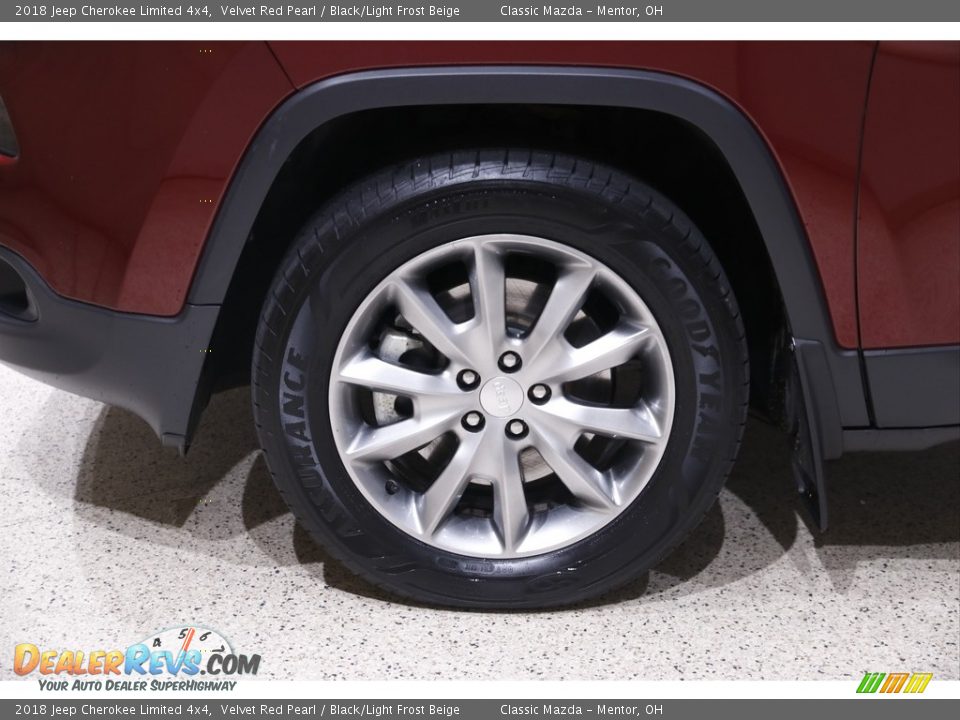 2018 Jeep Cherokee Limited 4x4 Velvet Red Pearl / Black/Light Frost Beige Photo #25