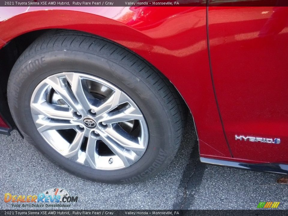 2021 Toyota Sienna XSE AWD Hybrid Ruby Flare Pearl / Gray Photo #3