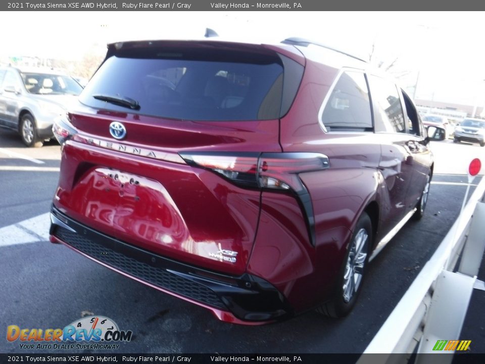 2021 Toyota Sienna XSE AWD Hybrid Ruby Flare Pearl / Gray Photo #7